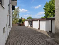Weg zu Garage & Garten