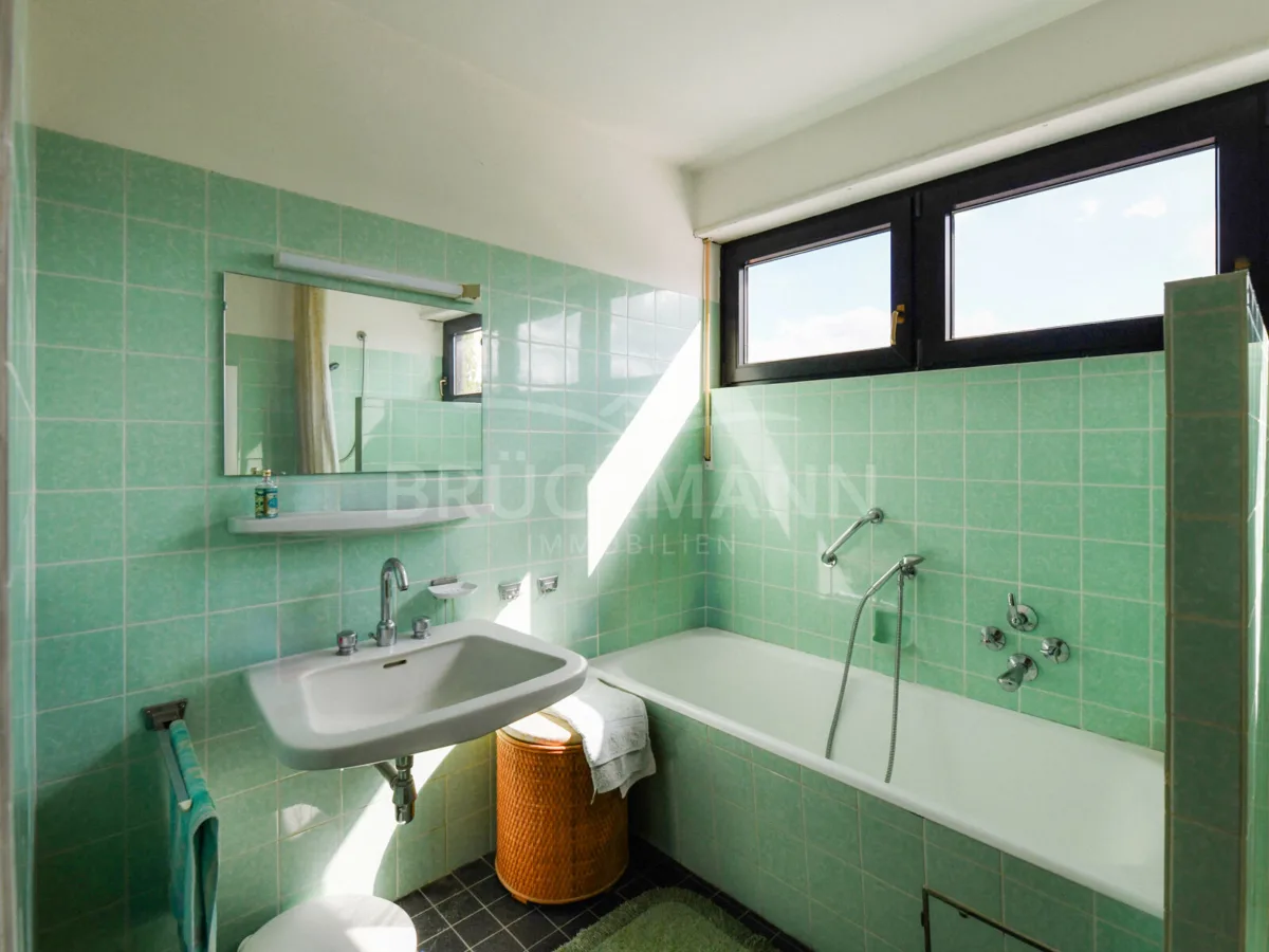 Badezimmer mit traumhaften Ausblick! (OG)
