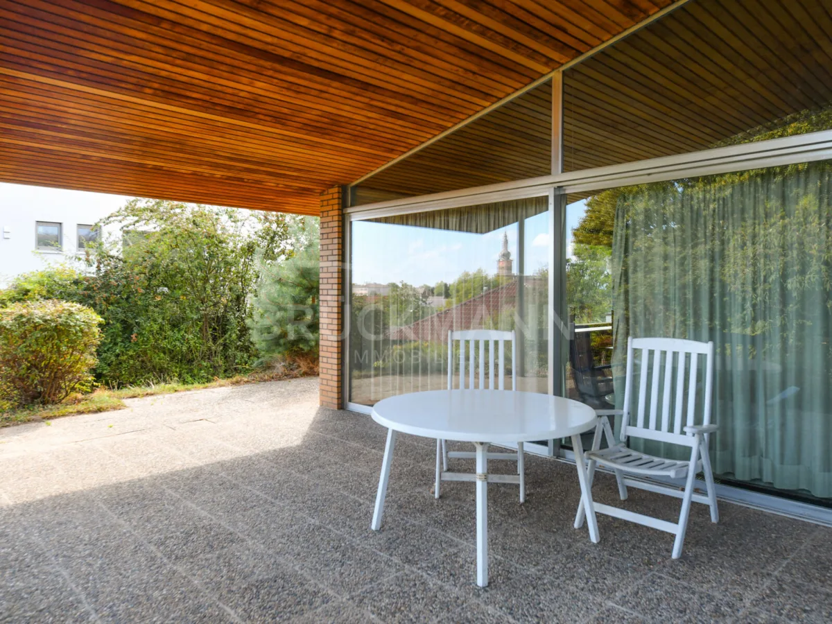 Raum für Outdoorküche & Privatsphäre