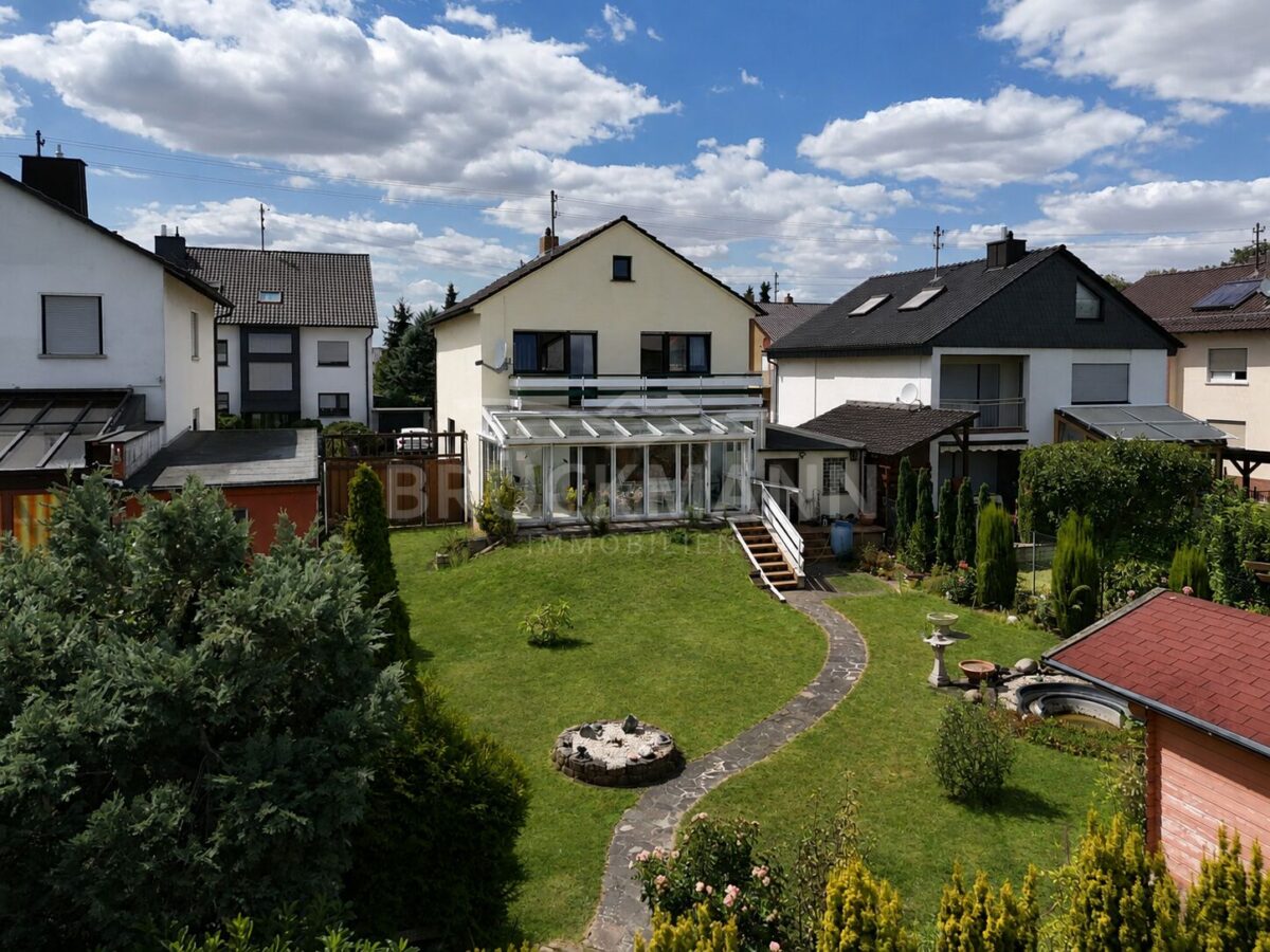 Hausansicht aus dem Garten