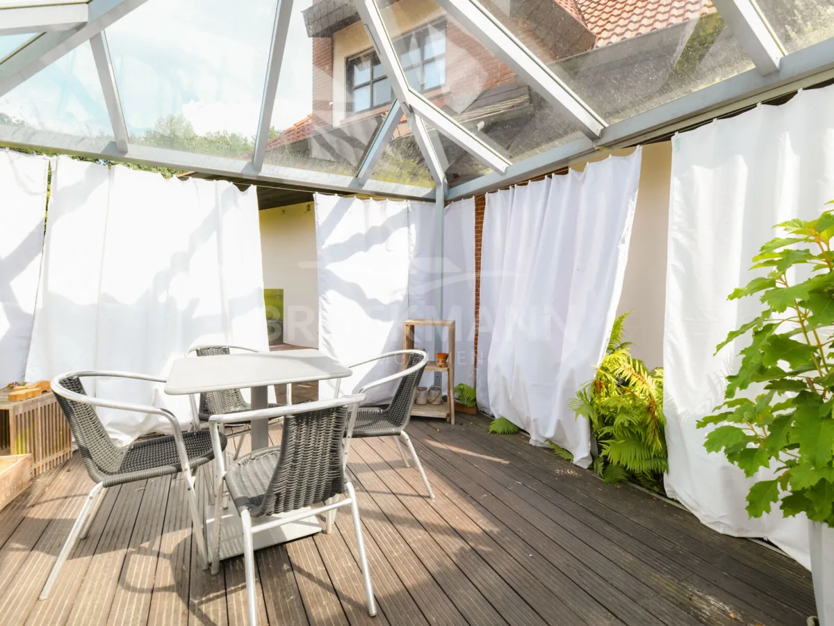 Pavillon mit Glasdach & Sichtschutz