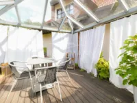 Pavillon mit Glasdach & Sichtschutz