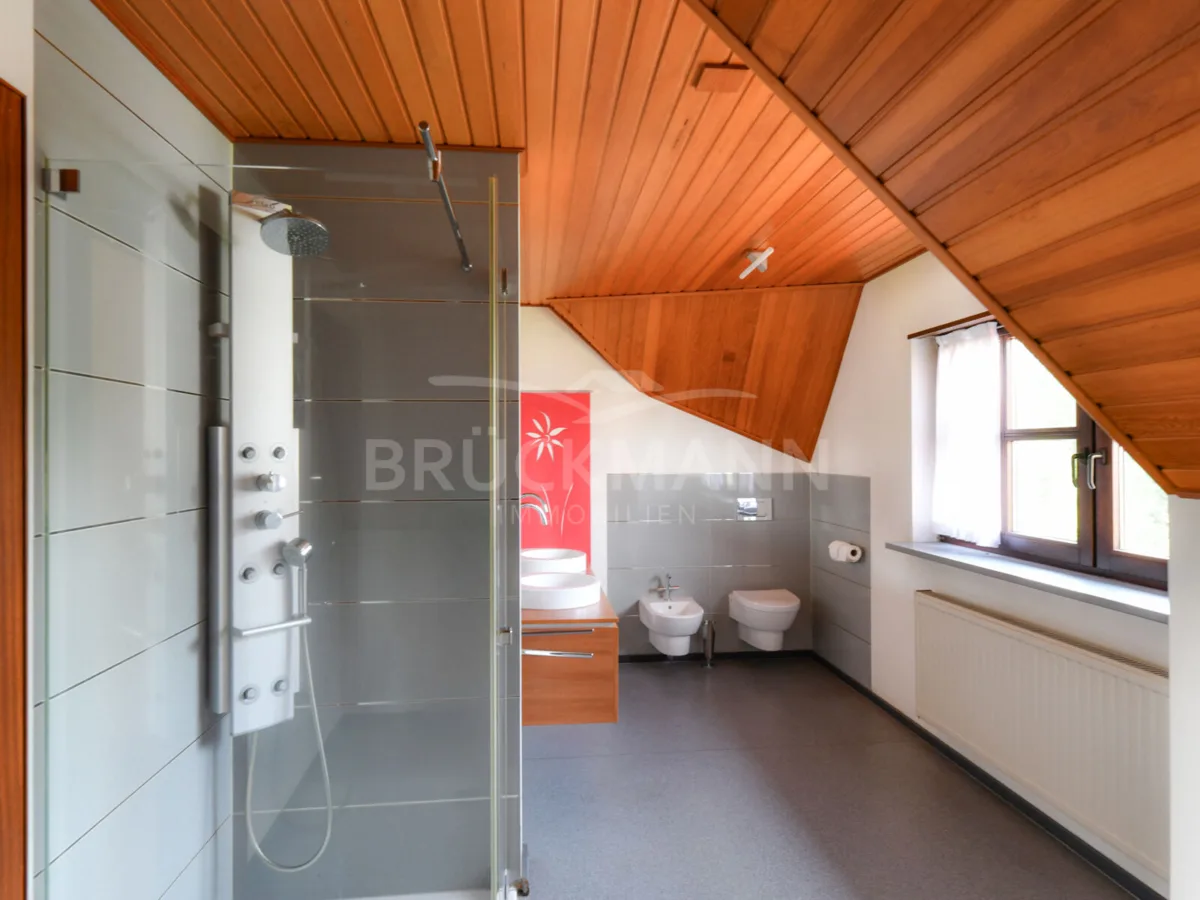 Tageslichtbad ensuite (OG)