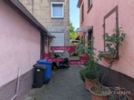 Einfahrt mit Nachbarn - Kein Platzwunder, aber bereit für deine Ideen!