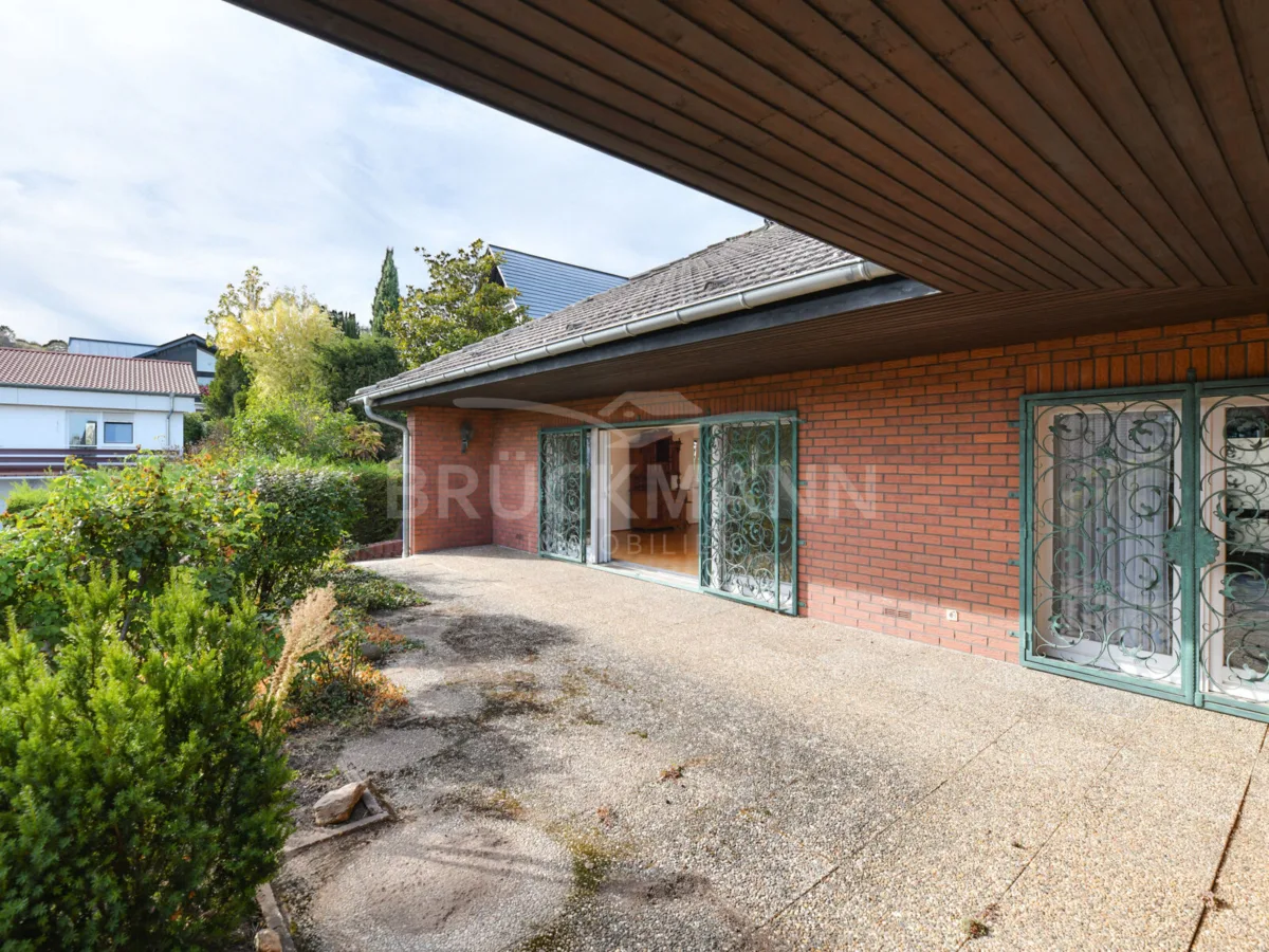 großzügige Südterrasse