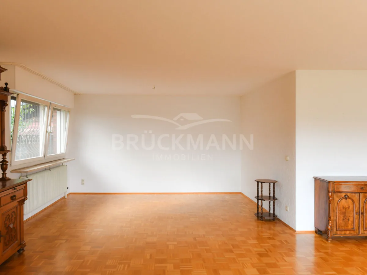 ...mit gemütlichem Essbereich