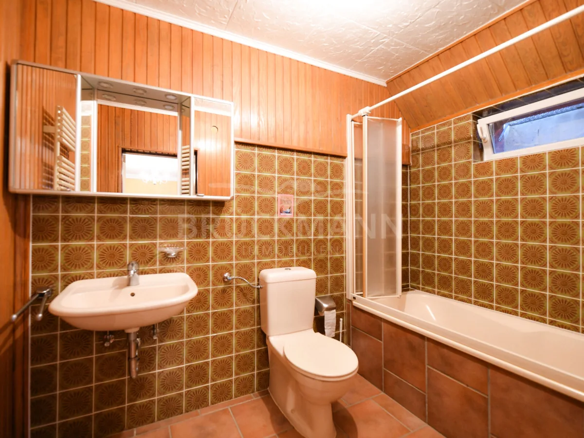 Badezimmer ensuite (UG)