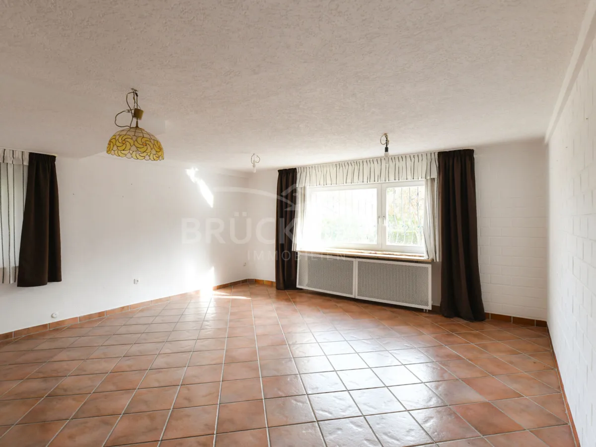 großes (Schlaf)Zimmer 5 (UG)