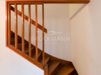 Treppenaufgang - Gemütliche & tlw. frisch renovierte Doppelhaushälte mit Garten & Garage