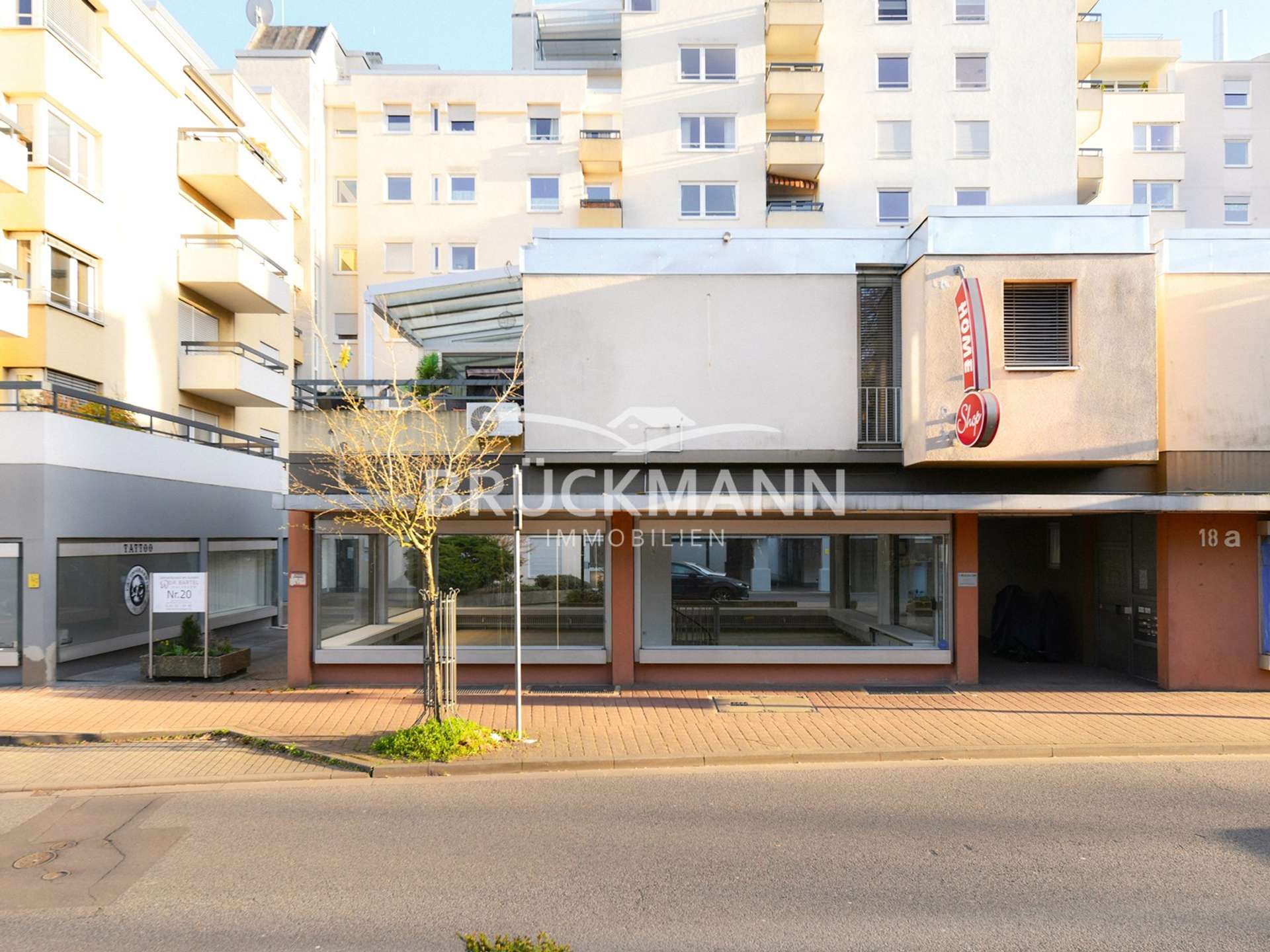 Ladenansicht von der Straße