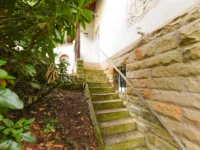 Treppe zum Hauseingang