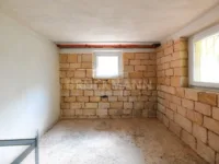 freigelegte Sandsteinwände (KG)