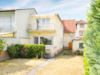 Blick auf Haus & Werkstatt