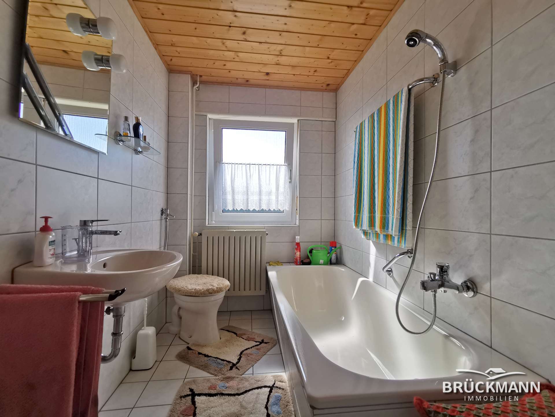 Badezimmer 1 (EG)