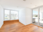 Büro mit Zugang zur Terrasse