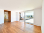 Wohnbereich mit Zugang zur Dachterrasse