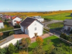 Blick in die Weinberge - Zwei Grundstücke, ein Zuhause: Solides Einfamilienhaus mit großem Garten & Zukunftsperspektive!