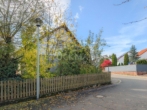 Straßenansicht - Familienfreundliches Einfamilienhaus mit Garten im Herzen von Steinborn