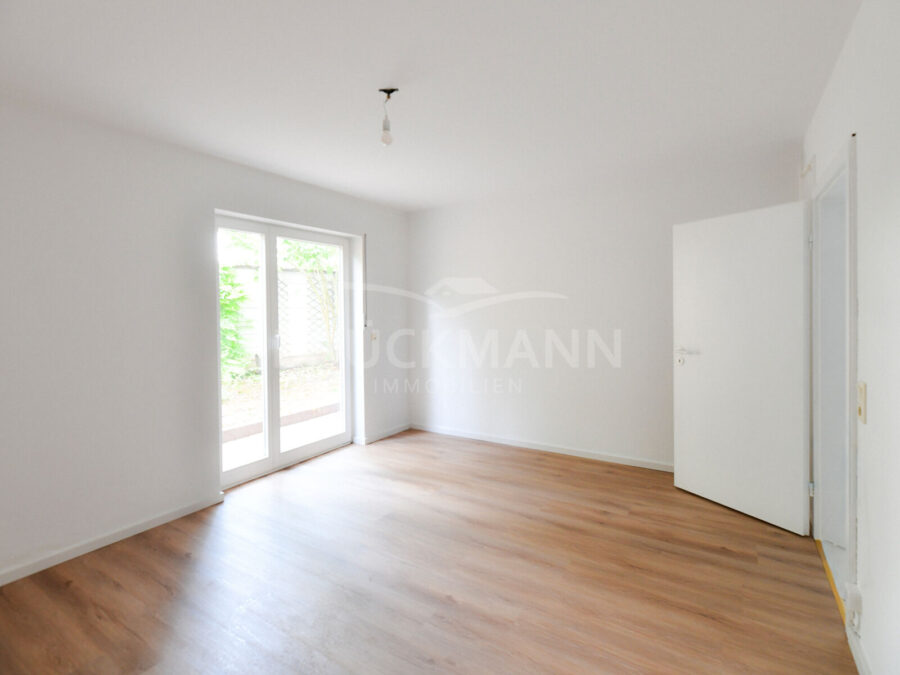 Zimmer 2 mit kleiner Terrasse