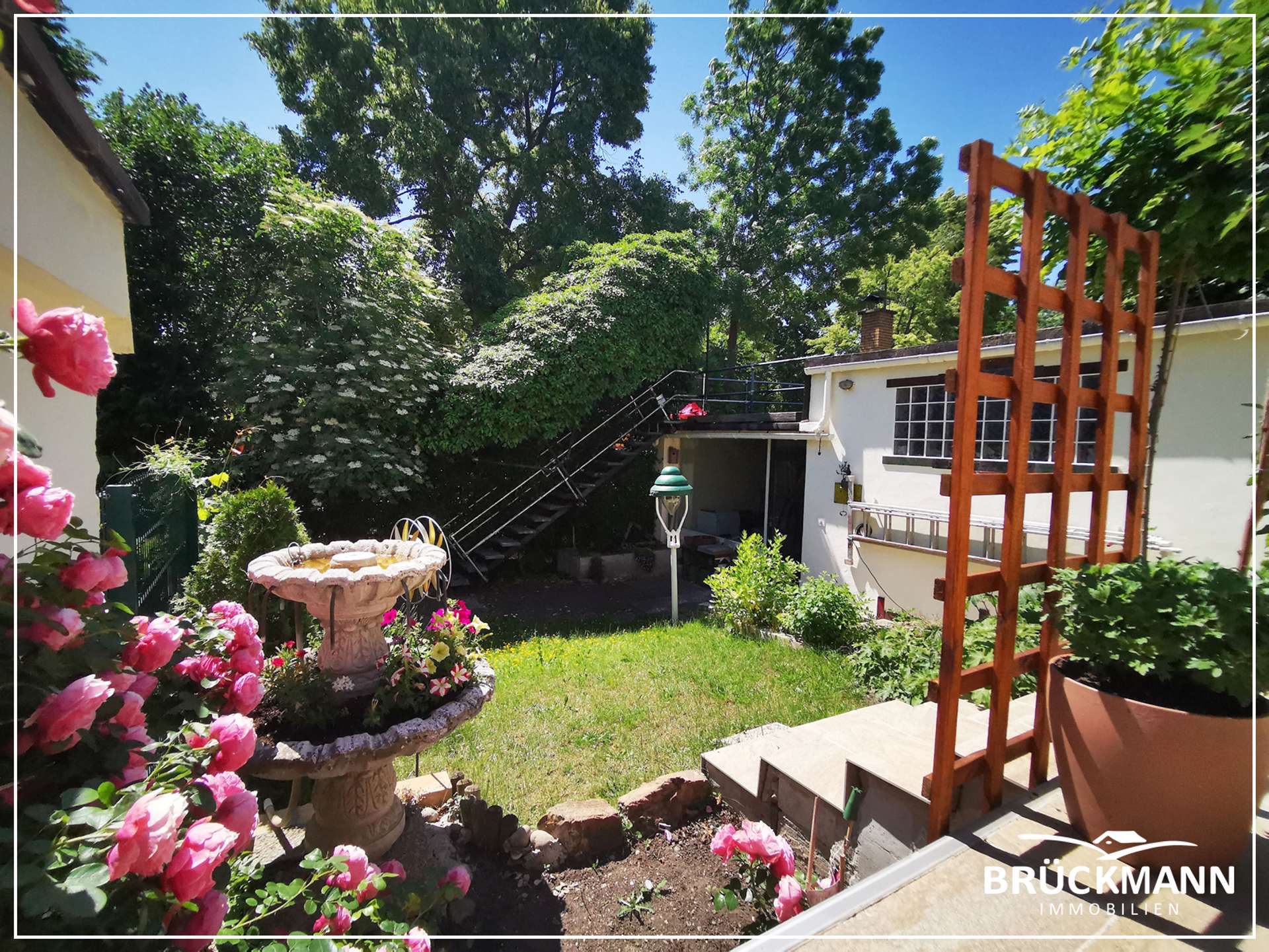 Blick in Garten und Park