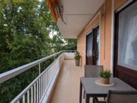 großer Balkon mit Ostblick