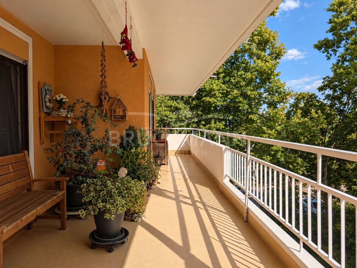 Loggia mit Blick ins Grüne
