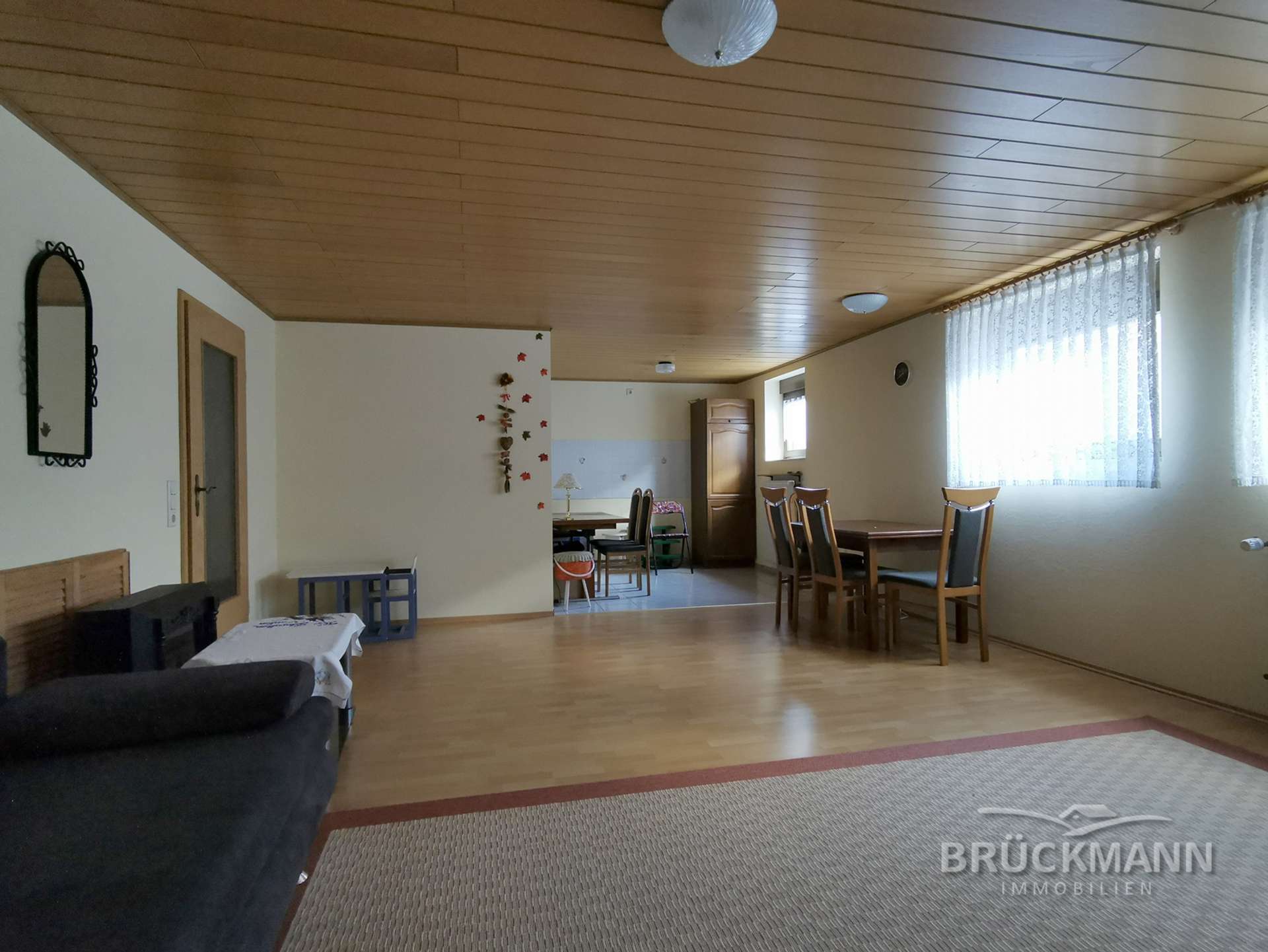Zimmer 4 (KG)