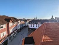 mit fantastischem Blick in die Fußgängerzone!