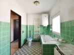 Bad 2 OG (Haus 1) - Keine Lust auf Rasenmähen? Willkommen zuhause in Ortskernlage von Weisenheim/Sand!