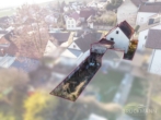 Blick auf Ost-Fassade - Handwerker aufgepasst: Sanierungsbedürftiges Einfamilienhaus mit kleinem Garten & Weitblick!