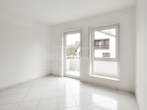 Schlafzimmer mit Balkon - 2-ZKB Etagenwohnung mit Westbalkon und Aufzug in zentraler Lage von Grünstadt