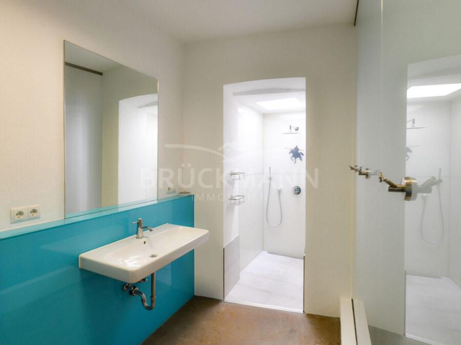 Bad mit Walk-In-Dusche