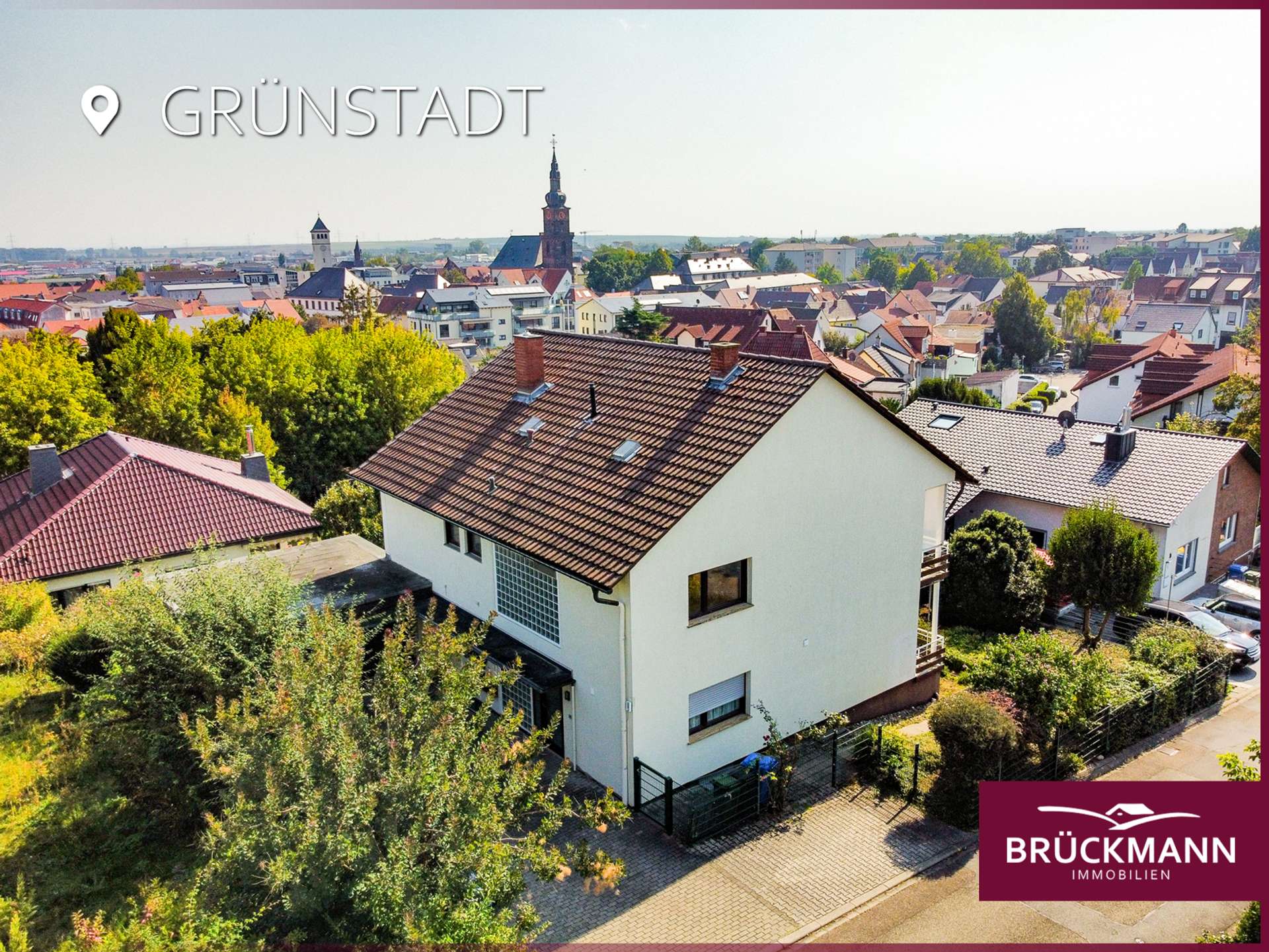 Mehrfamilienhaus mit traumhafter Aussicht (und Ausbaupotential) in bester Wohnlage von Grünstadt!, 67269 Grünstadt, Mehrfamilienhaus