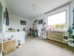 Schlafzimmer 2 (WHG 2, EG) - Mehrfamilienhaus mit traumhafter Aussicht (und Ausbaupotential) in bester Wohnlage von Grünstadt!