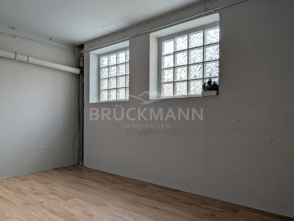 Büro / kleines Lager (UG)