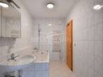 Badezimmer - 2-ZKB Etagenwohnung mit Westbalkon und Aufzug in zentraler Lage von Grünstadt