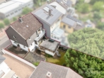 Luft-Perspektive Garten - Familienstart in Eisenberg: DHH mit 3 Schlafzimmern, Garten und Südblick ins Grüne!