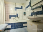 Badezimmer (UG) - Familienstart in Eisenberg: DHH mit 3 Schlafzimmern, Garten und Südblick ins Grüne!