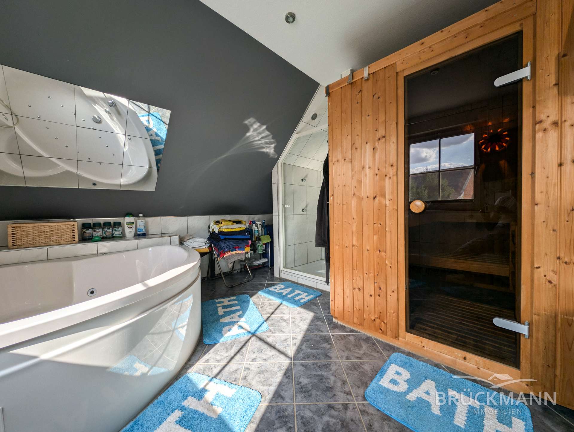 Sauna mit Whirlpool