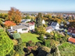 (Luft)Ansicht Süd-West - Bestlage in Grünstadt: Zeitlose Villa auf einzigartigem (Traum)Grundstück mit Fernblick!