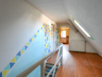 Durchgangszimmer Treppenaufgang
