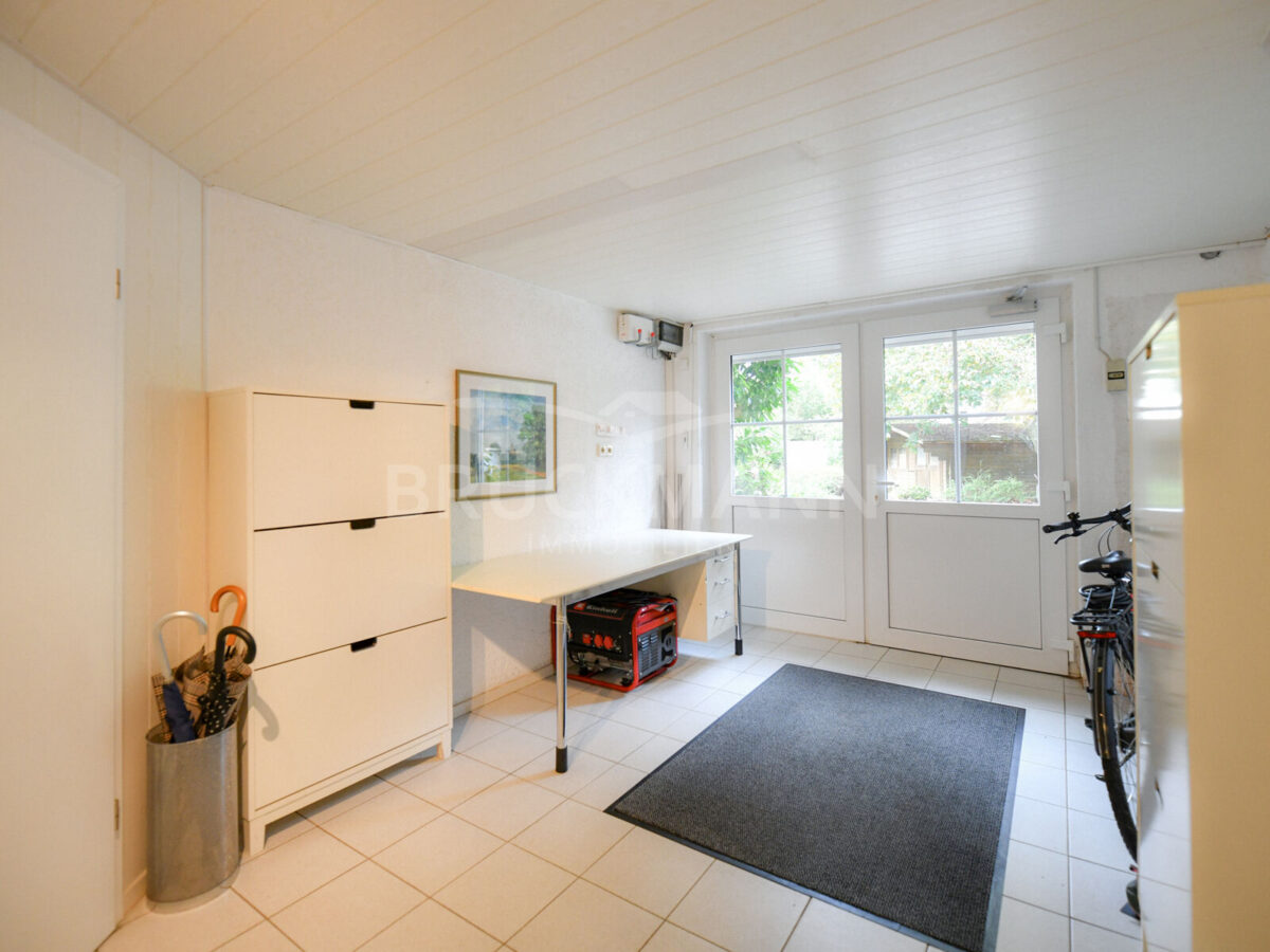 Garderobe (UG)