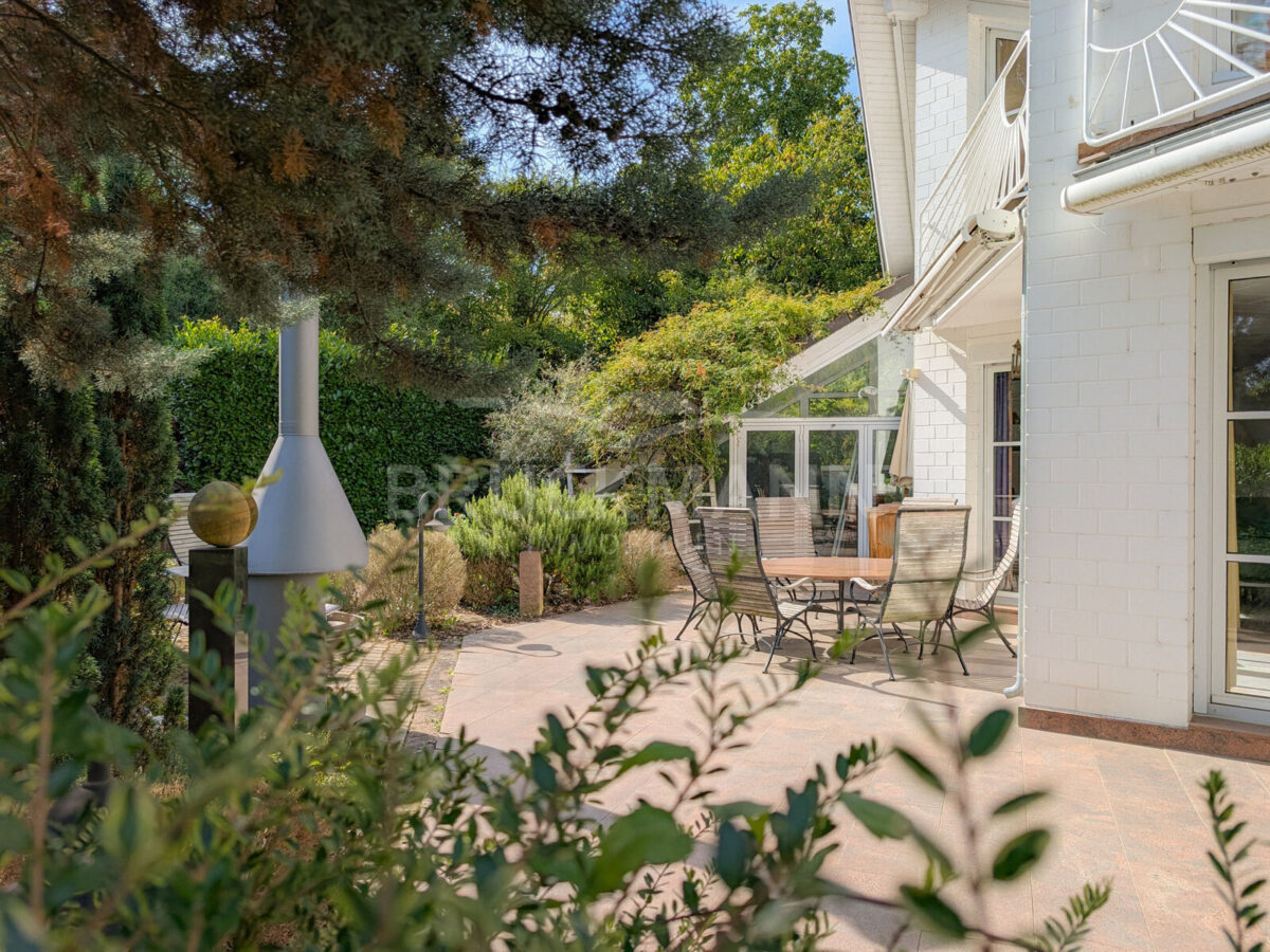 nicht einsehbare Südterrasse