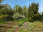 schöner Garten am Hang... - Sandstein, Scheune, Panoramablick vom Garten: Familienhaus mit Geschichte und Weitblick!