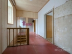 Diele (OG) - Sandstein, Scheune, Panoramablick vom Garten: Familienhaus mit Geschichte und Weitblick!