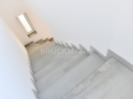 Treppe zur Wohnung - Top Lage und Wohnqualität auf Neubau-Niveau ohne Neubaupreis!