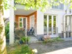eigener Garten mit Terrasse