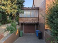 Einfahrt zur Garage