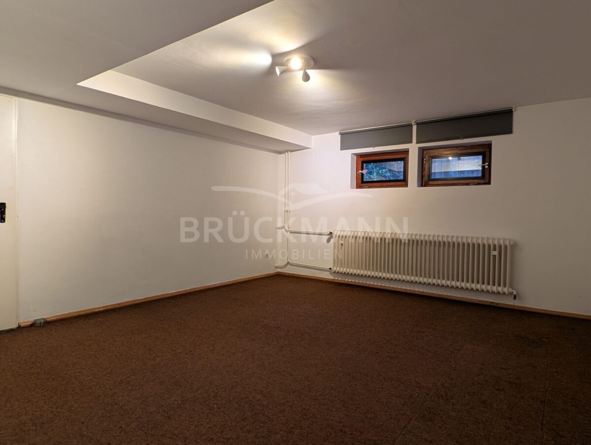 Hobbyraum mit Garagenzugang (KG)
