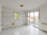Küche mit Balkonzugang